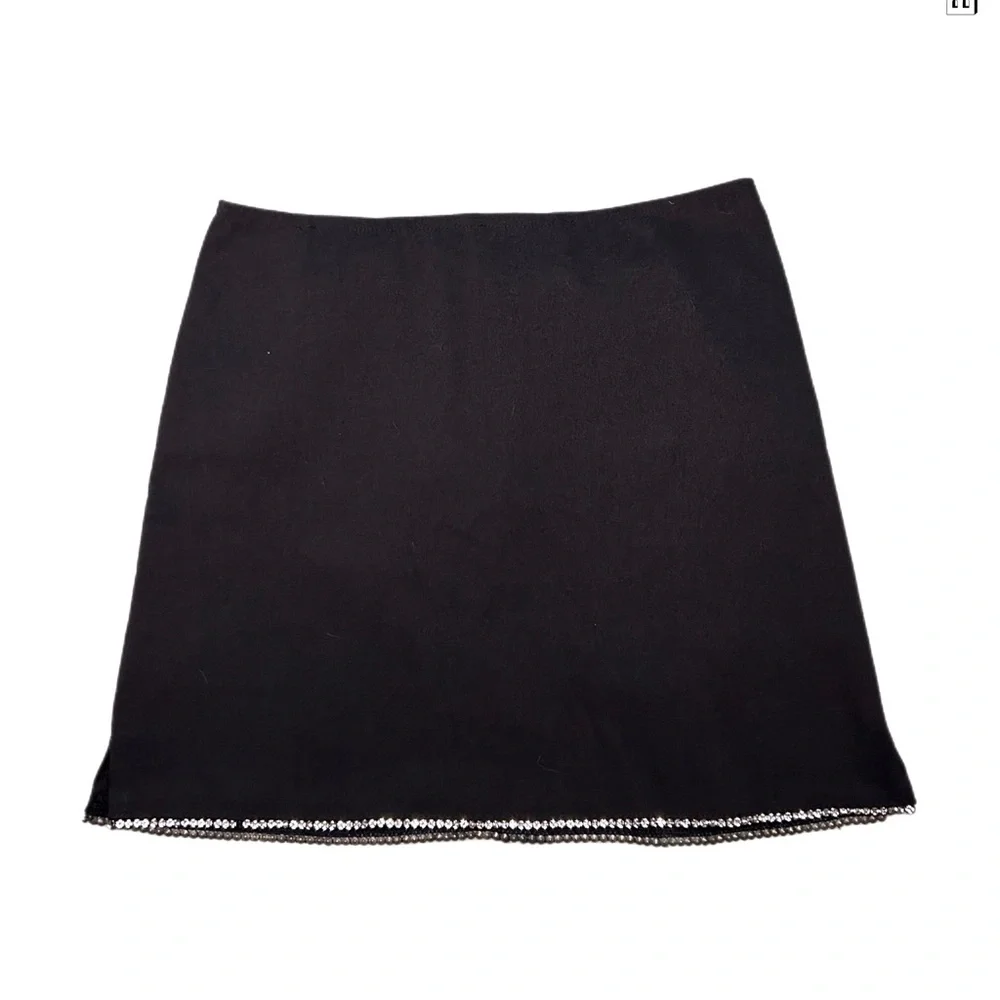Chic Black Mini Skirt with Embellished Hem - Picture 1 of 3